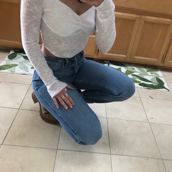 HOLLISTER JEANS - Picture 6 of 9